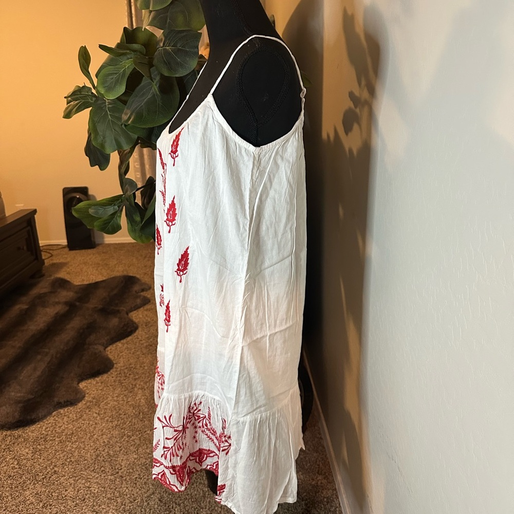 BOHO White and Red Embroidered Mini Dress - Picture 10 of 14